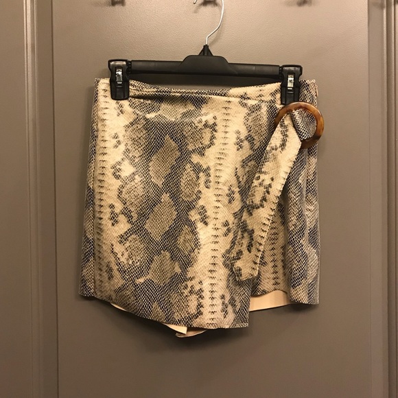 Zara Dresses & Skirts - Zara Snake Skin Skirt
